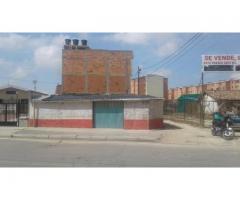 SE VENDE CASALOTE ESQUINERO COMERCIAL EN MOSQUERA 184 M2