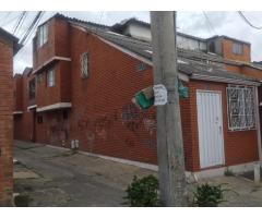 VENTA CASA DOS PISOS BARRIO QUIRIGUA BOGOTA RENTANDO