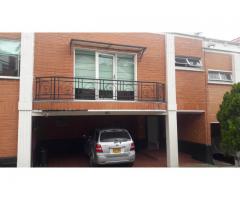 Casa Poblado Alto  Conjunto Medellin 485 m2