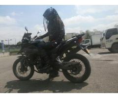 VENDO AKT ADVENTUR 250 NEGRA DIVINA COMO NUEVA VIAJO URGEME PROPONGAN CN GARANTIA, LLANTA SEMIANCHA