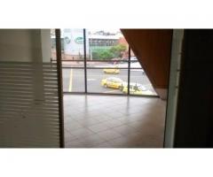 En arriendo o en venta hermosas oficinas/ locales en el C.C Starco