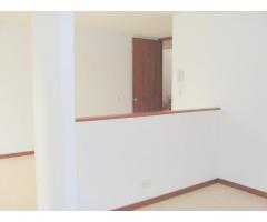 Se vende apartamento en Cali, Prados del Norte, 2do piso, 55 mts2, piscina