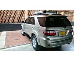 Se vende Toyota fortuner